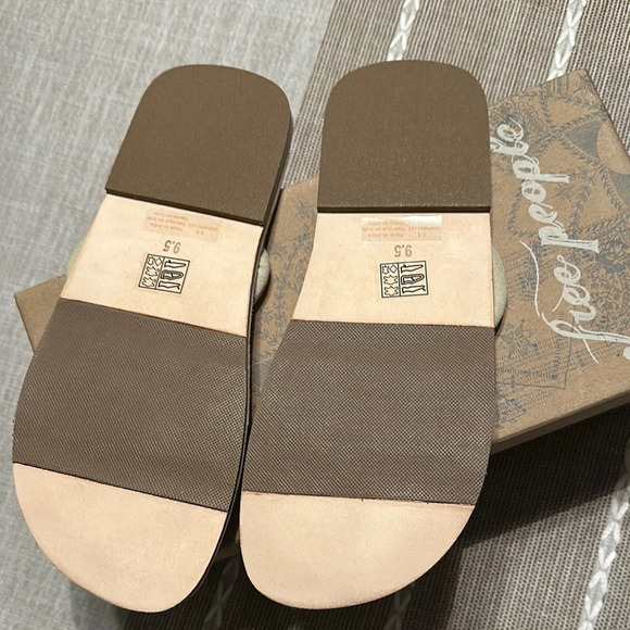 Free People ‘cafe’ beige Hadden Women's Sandals size 9.5 NIB - Picture 2 of 4